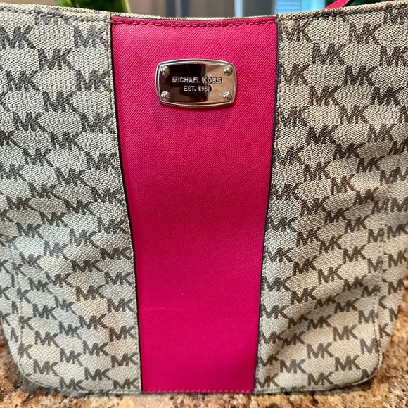 Michael Kors crossbody - Picture 1 of 5